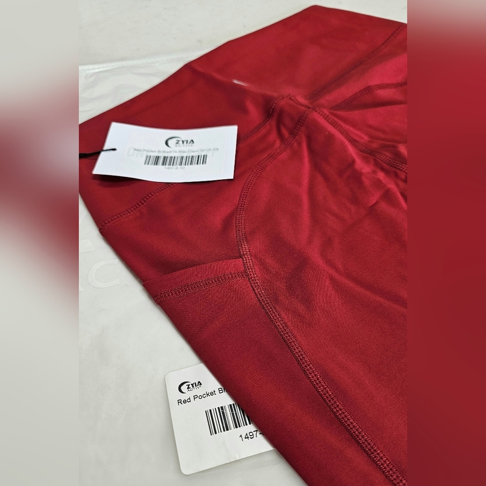 NWT 1497 ZYIA Brilliant RED ❤️🍓 Pocket Light N Tight Capri Legging 8 10 (Large)